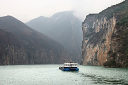 Boat Rounding Wu Gorge